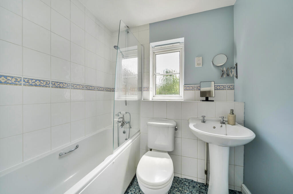 1291069-16-683d9c...