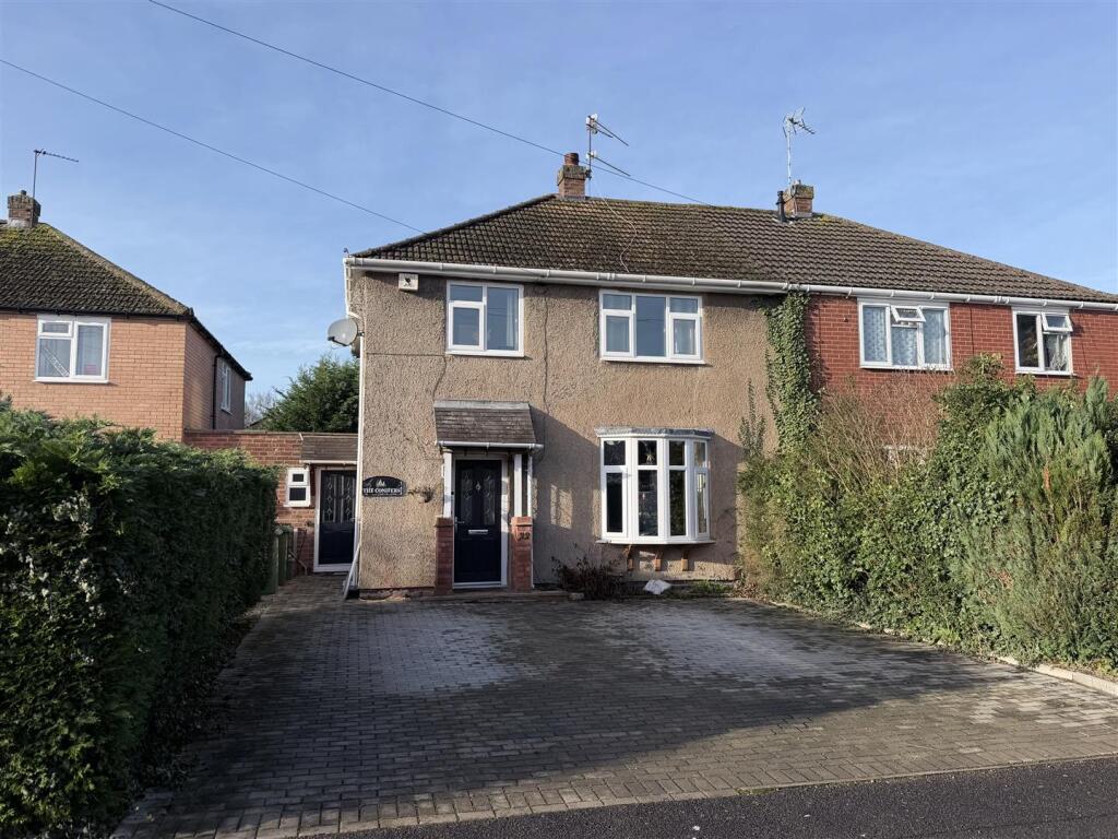 Longfellow Avenue, Warwick