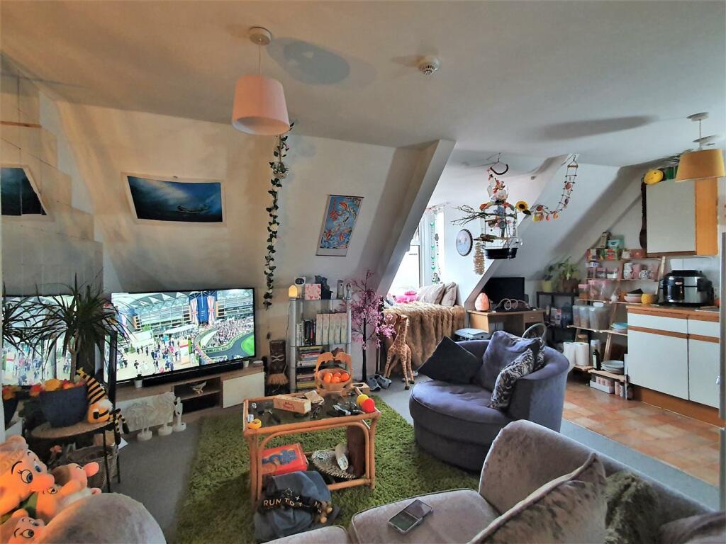 Flat 5, Lounge/Kitchen