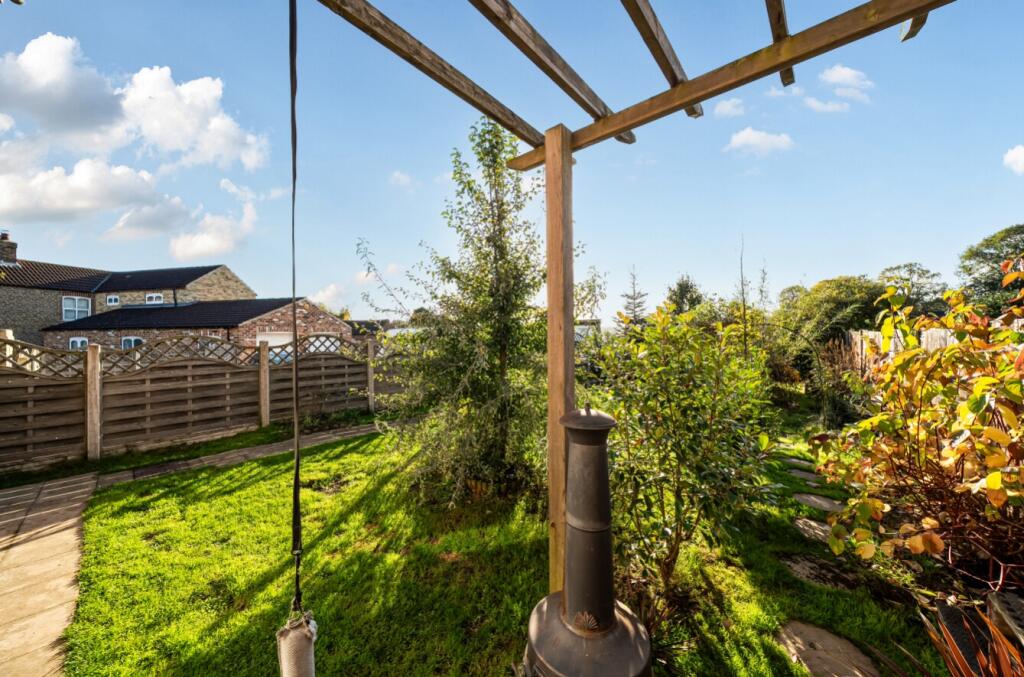 1371856-4-68f8a77c2dfdb