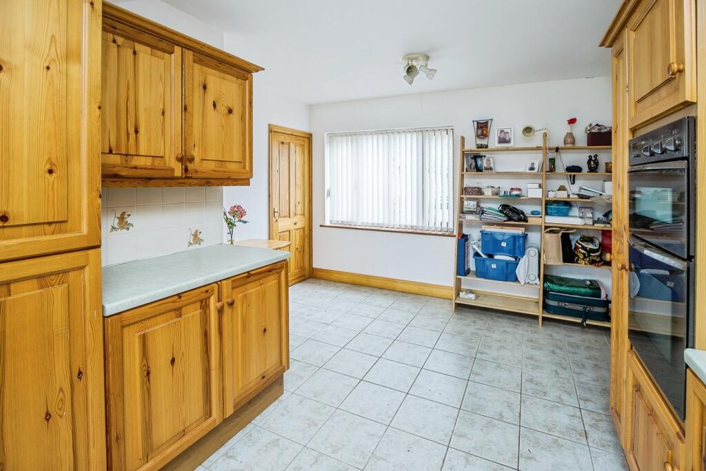 Kitchen/ Dining Room