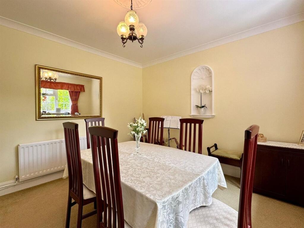 Dining room (2)-fotor-2025060614737.jpg