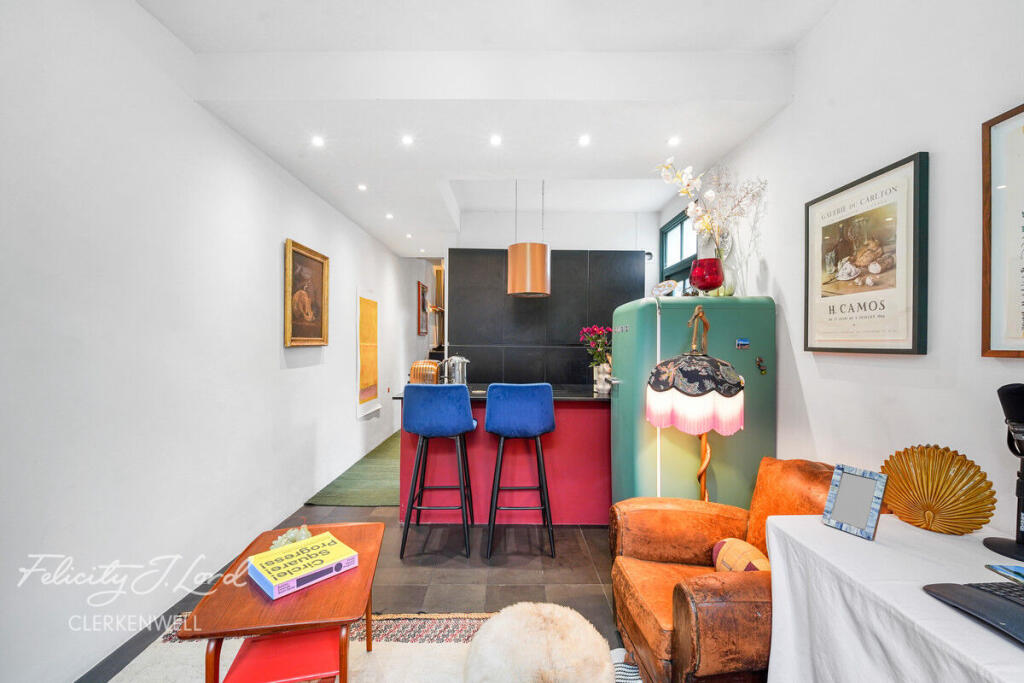 Haberdasher Street, LONDON