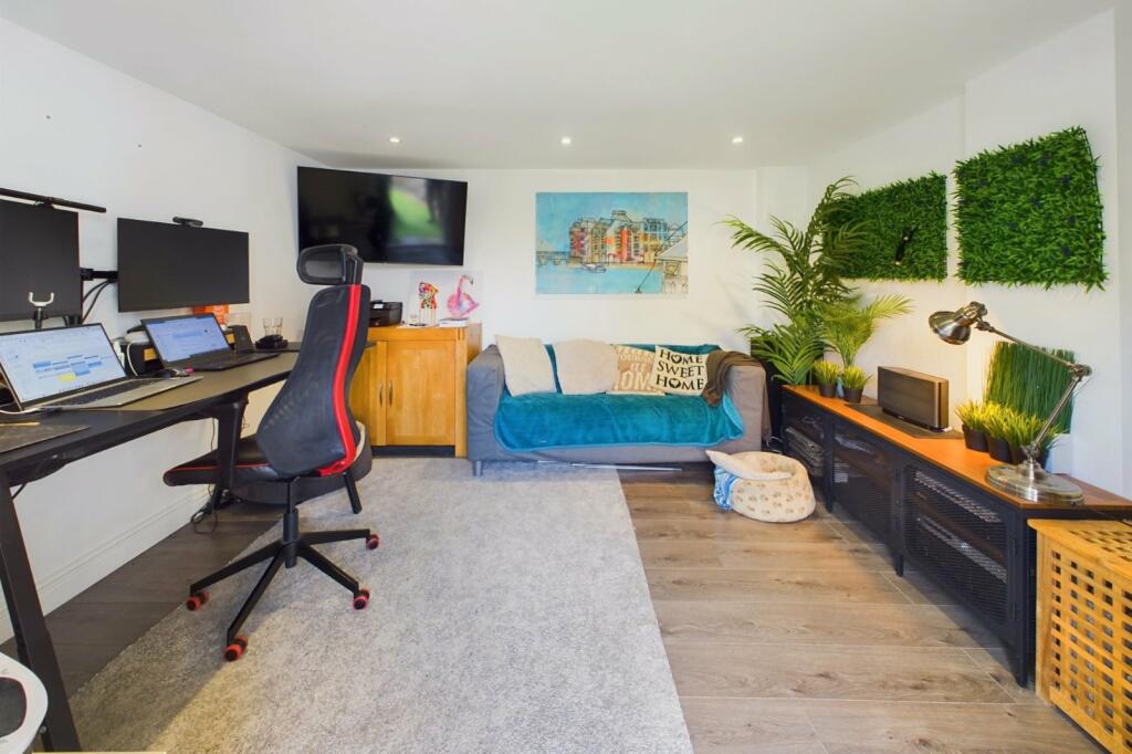 Outbuilding/Office