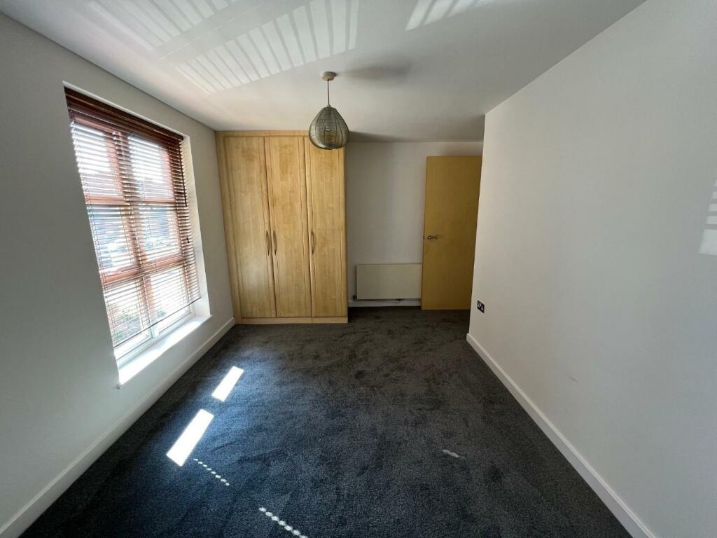 127 Caroline Way bed 2.jpg