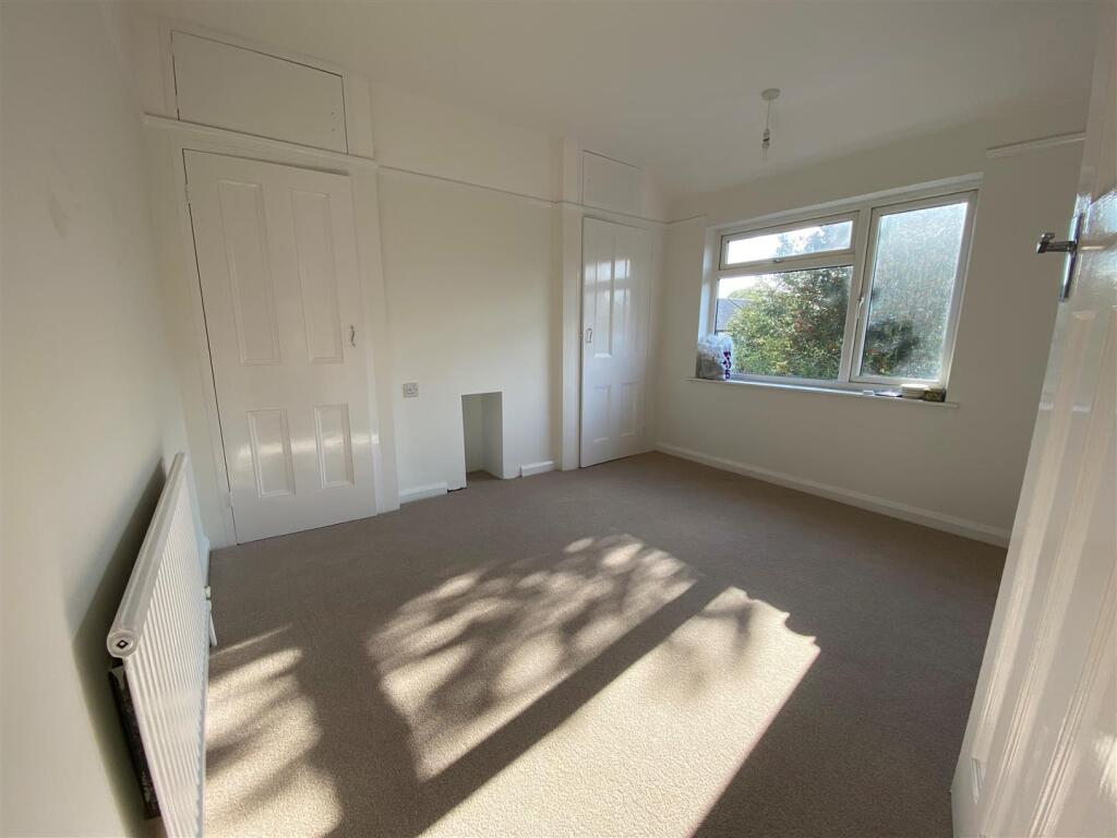 Double Bedroom.jpg