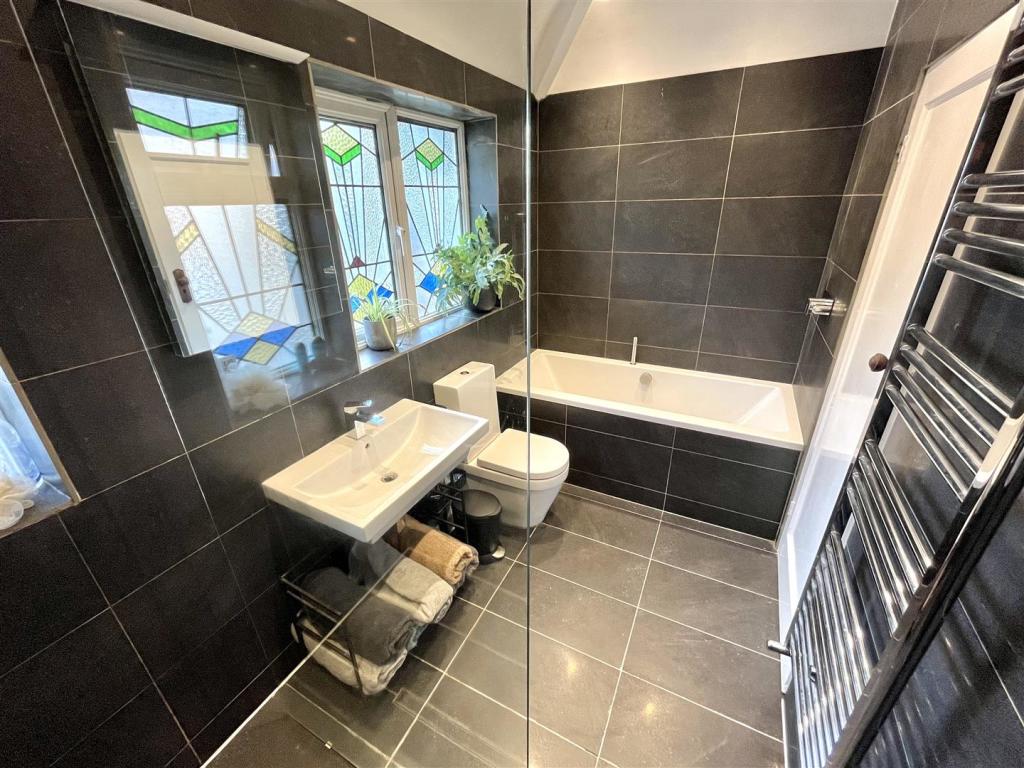 Shower Room Aspect 2.jpg