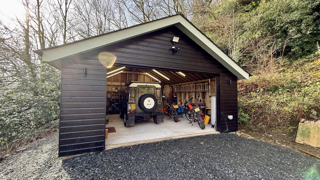 garage/workshop