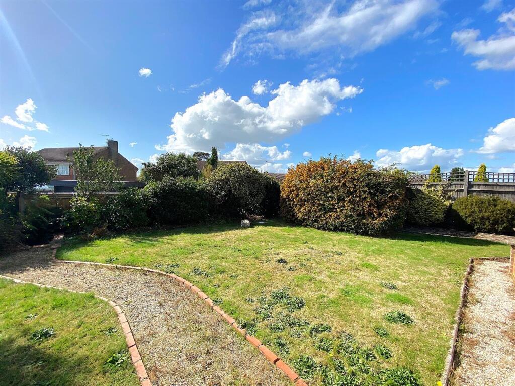 1 Grazebrook Close - Garden.jpg