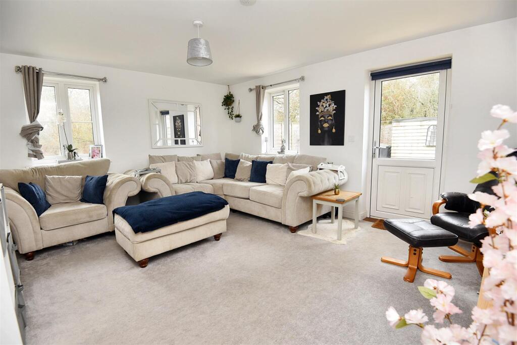 Sitting/Dining Room