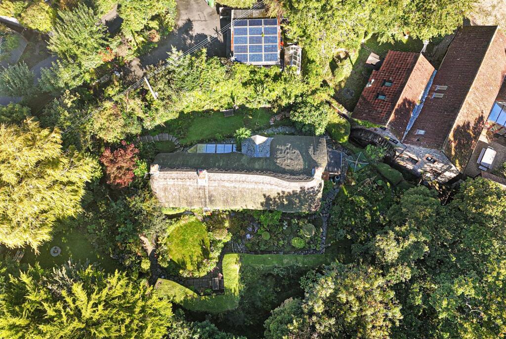 -68d11ab41eef7-1355848-jpg Drone (2).jpg