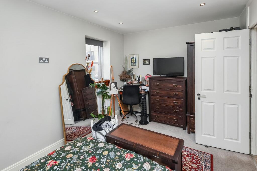 Flat 4, 68 Boston Road, Hanwell, London, W7 2ET