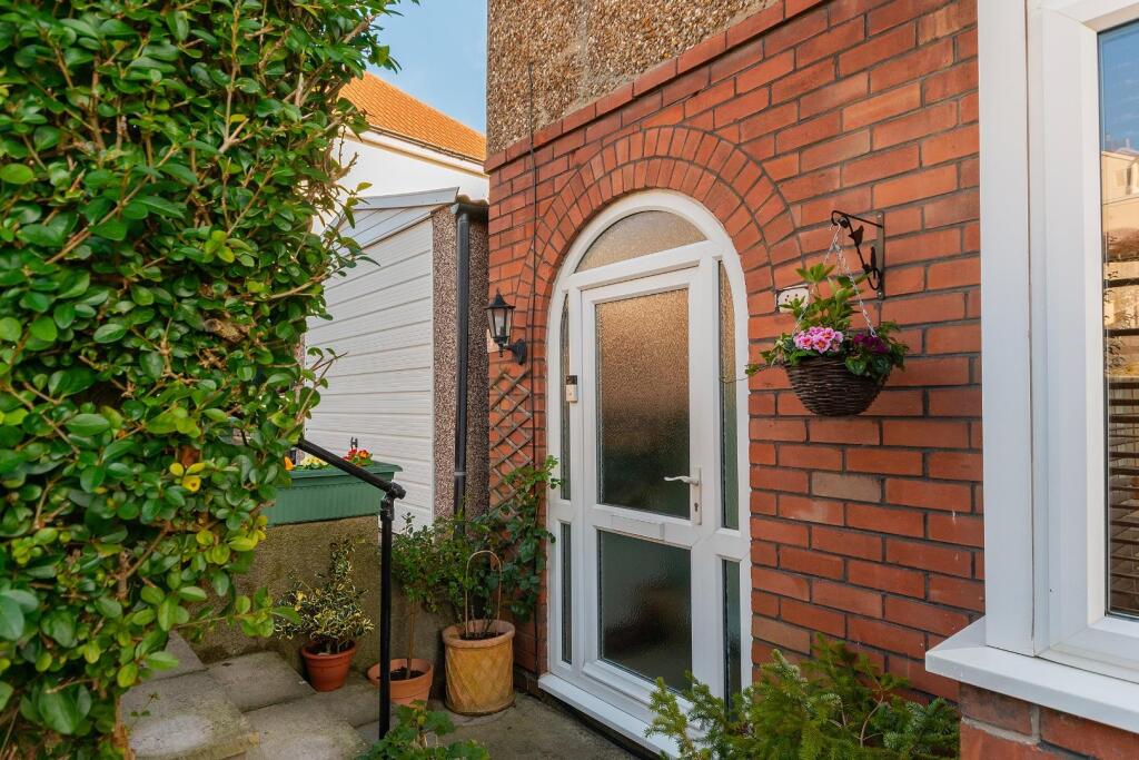 2Q6RKE - External C.jpg