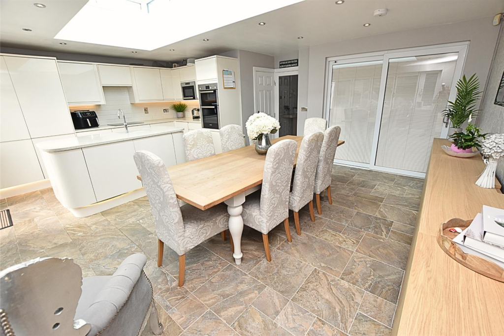 LIVING KITCHEN DINER