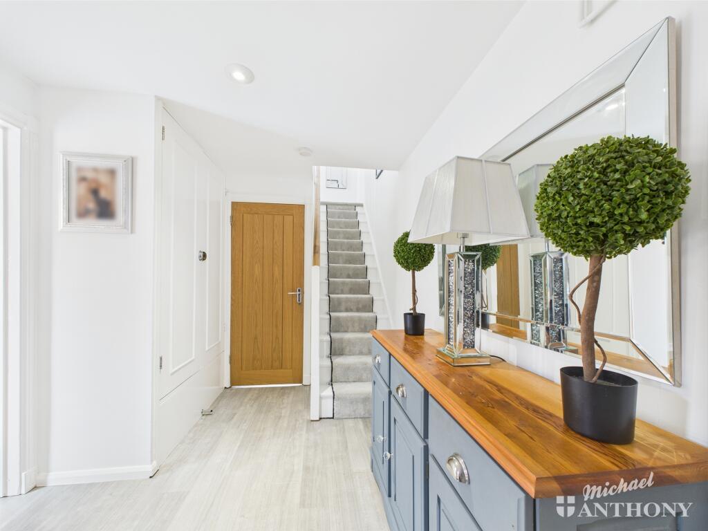 CAM02773G0-PR0290-STILL012