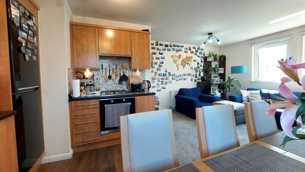 Lounge &amp; Kitchen