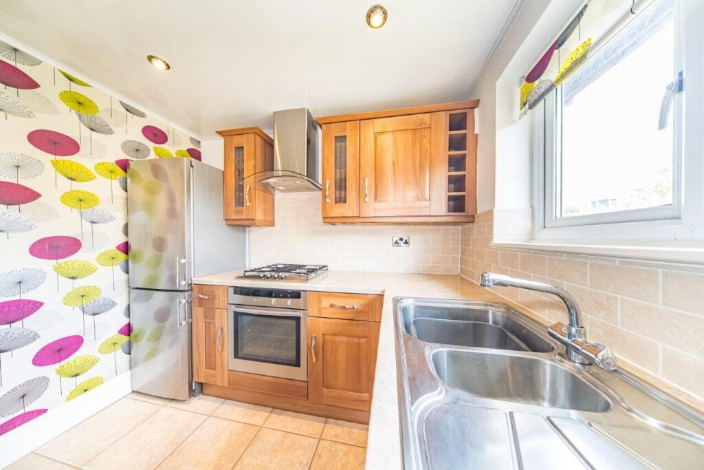 38 Egerton Road kitchen 3.jpg