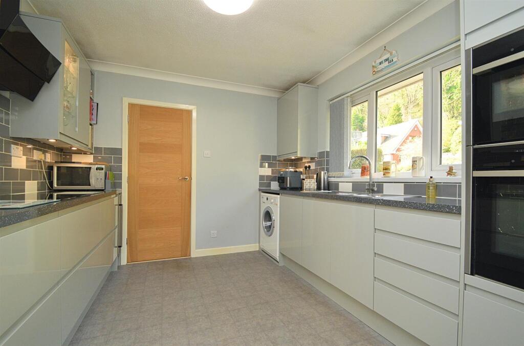 resizedKitchen1.jpg