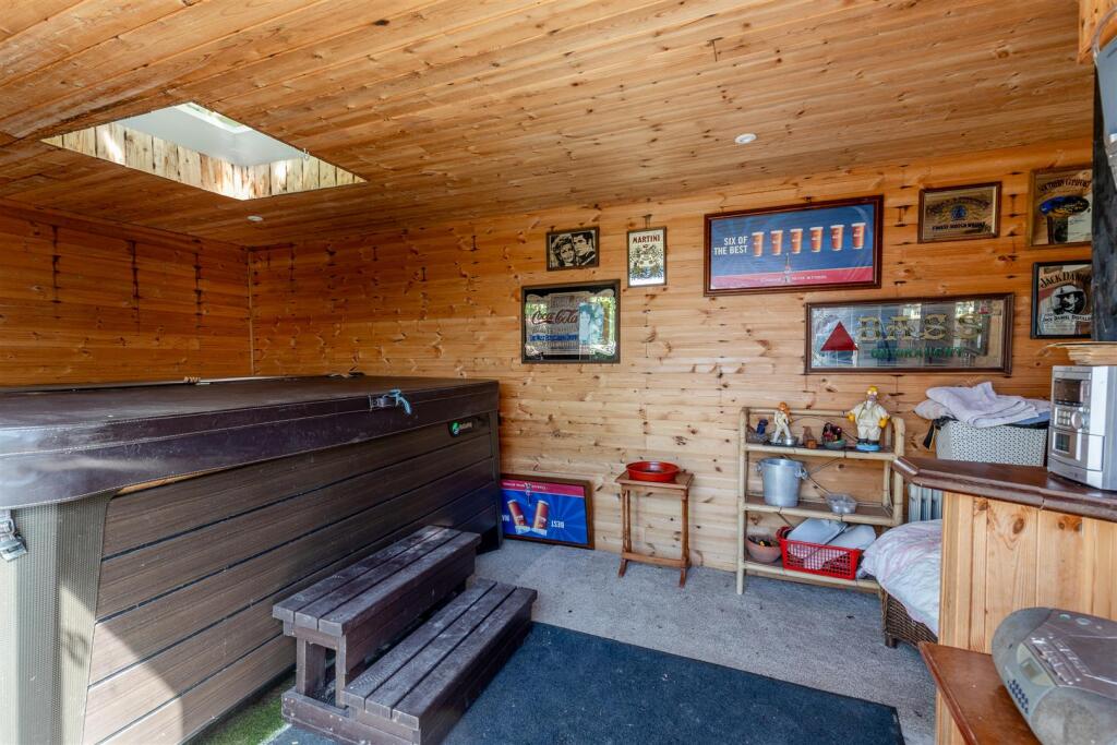 Lyndale, Over Lane Hot Tub.jpg