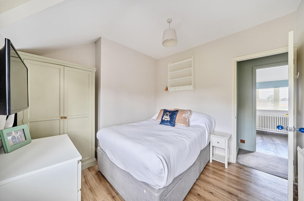 1348330-11-68bb41...