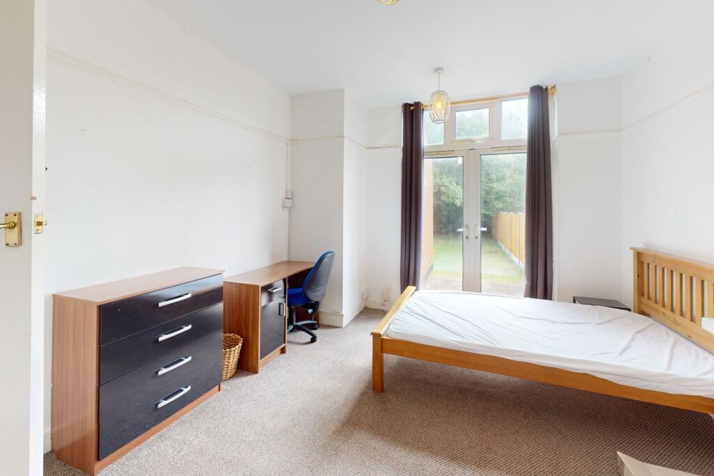 Student Digs - Green