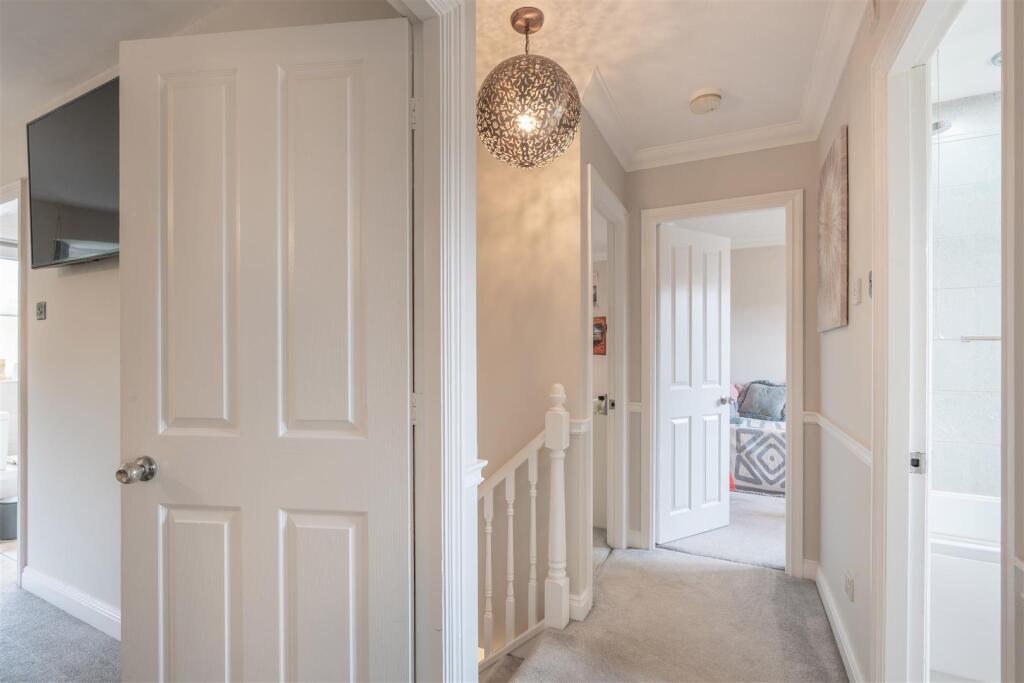 5 Abbots Mere Close-37.jpg