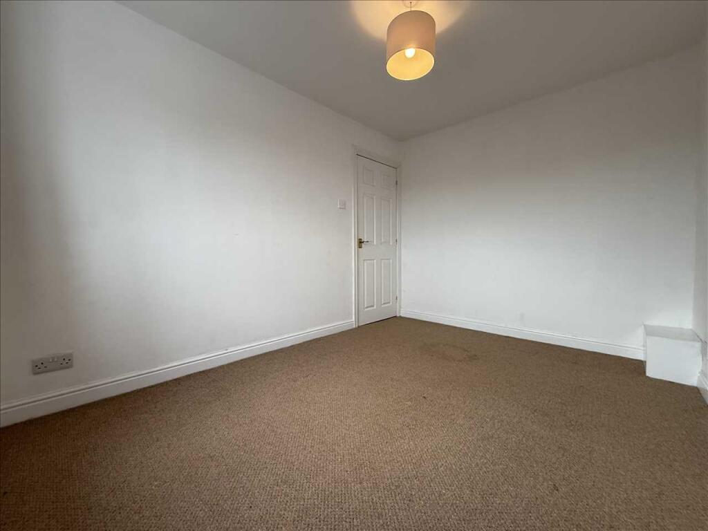 Bedroom (rear)
