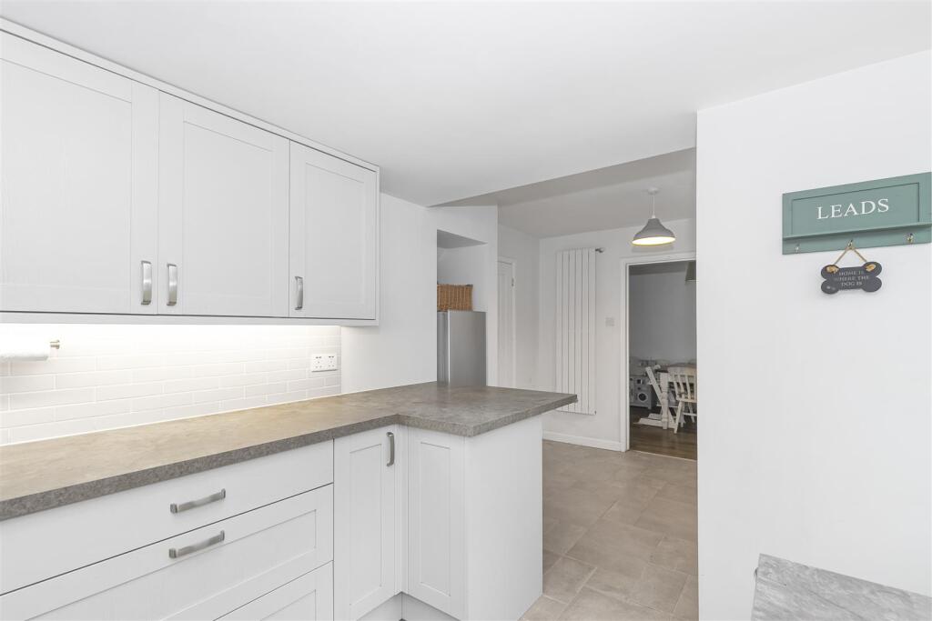 Kitchen 4.jpg