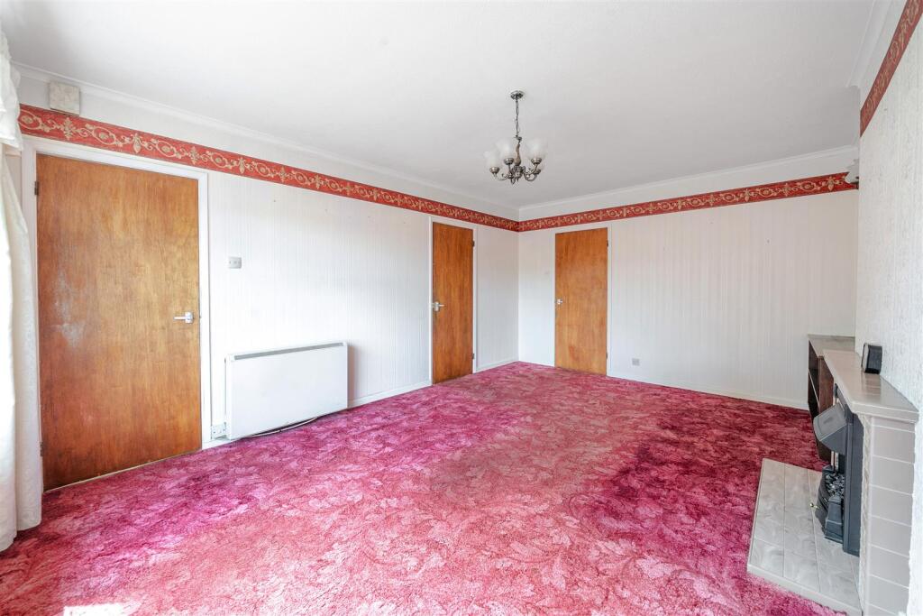 15 Simons Walk, Pattishall (13).jpg