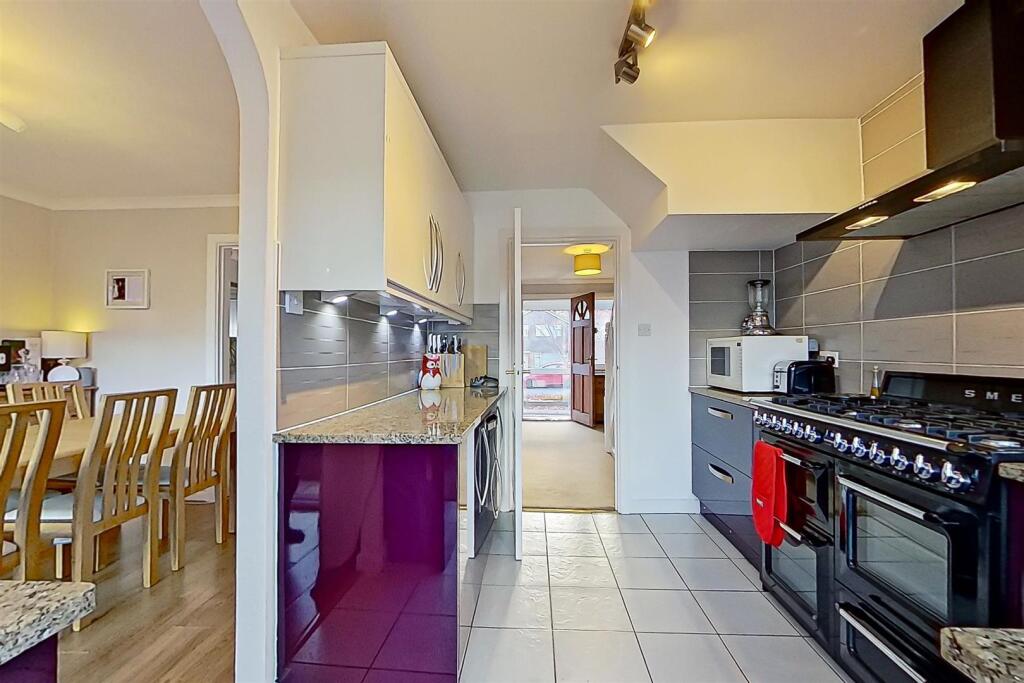 06. 19 Heath Croft Road inside-34 (Large).jpg