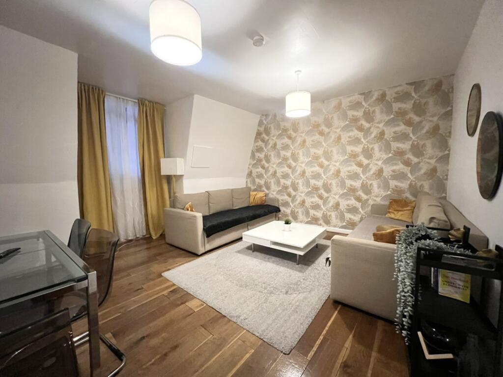 1 Bed-Flat on the heart of Oxford Circus availabl