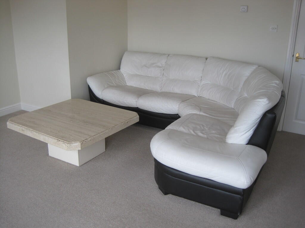 Lounge 2 - 2B Com...