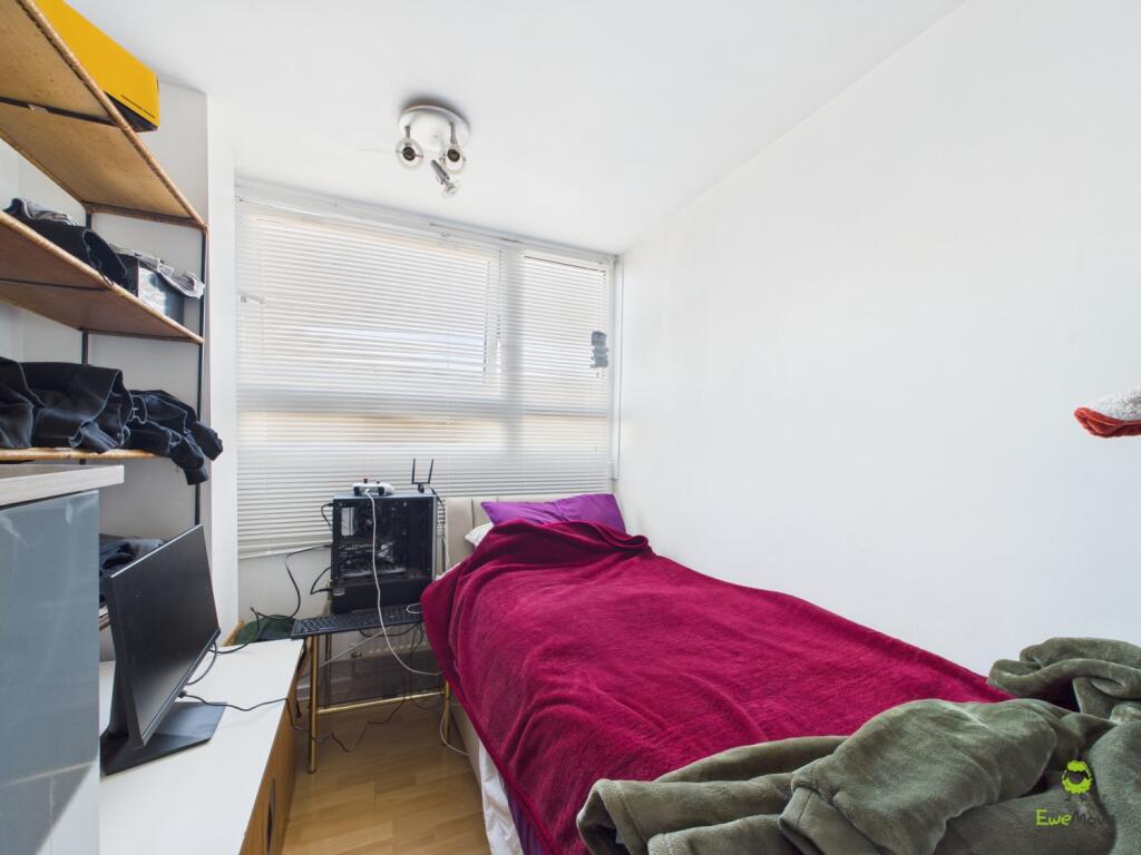 CAM03779G0-PR0318-STILL005