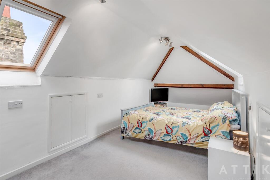 Attik 5, Stradbroke Road Gorleston, NR31 7AQ (34).
