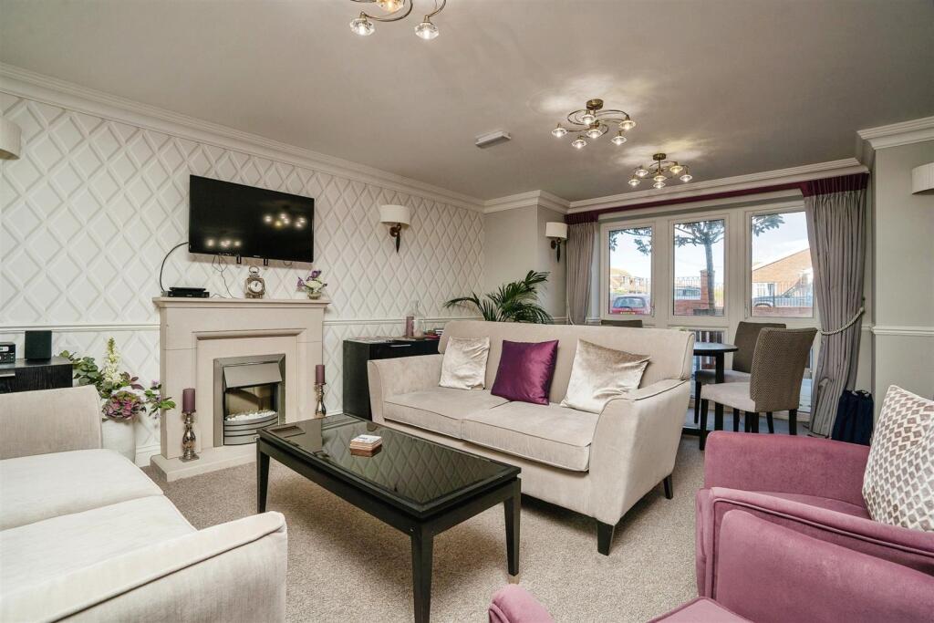 Owners Lounge 2.jpg