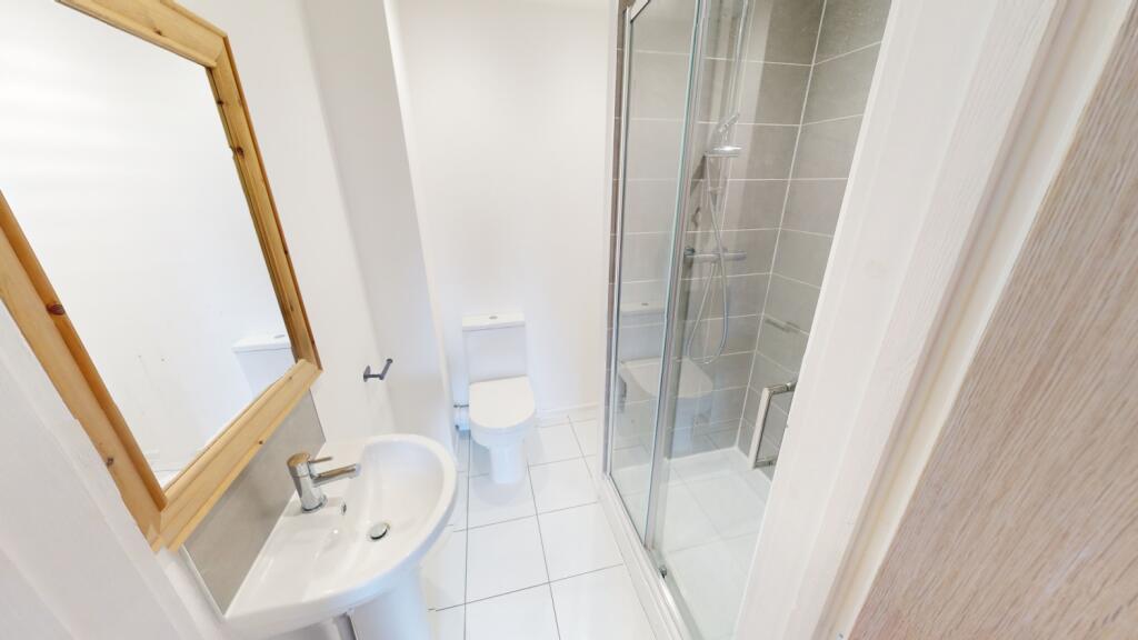 44 Burford Ensuite 2