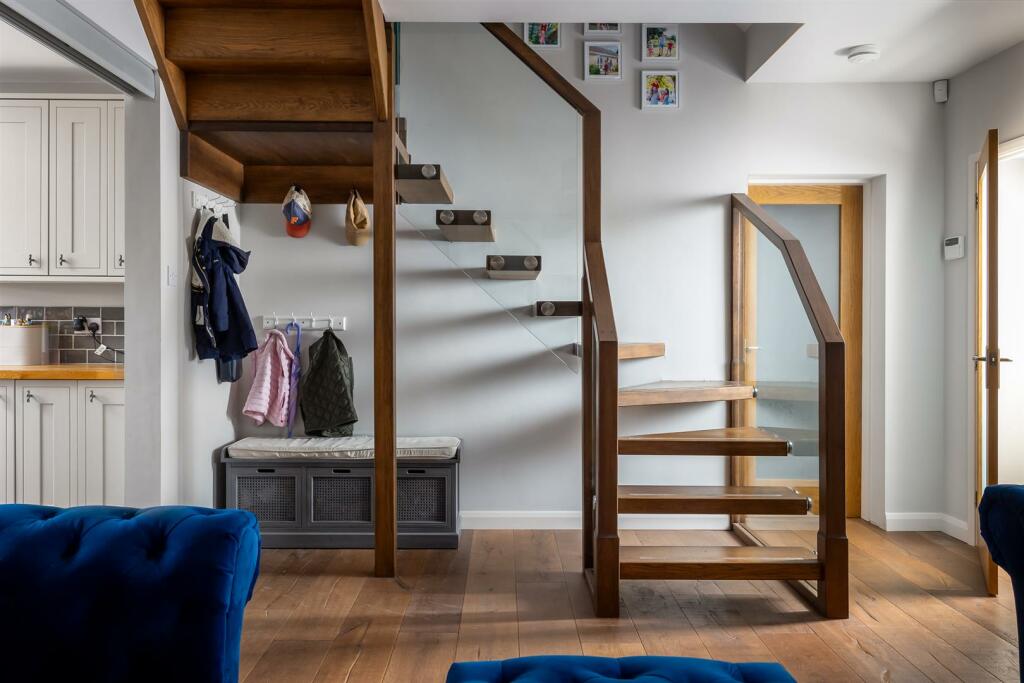 337 - 5 School Row - GL7 6NL-Edit - Web.jpg