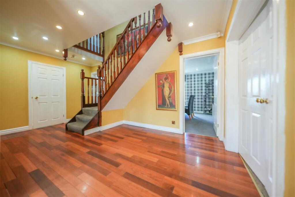 ENTRANCE RECEPTION HALLWAY