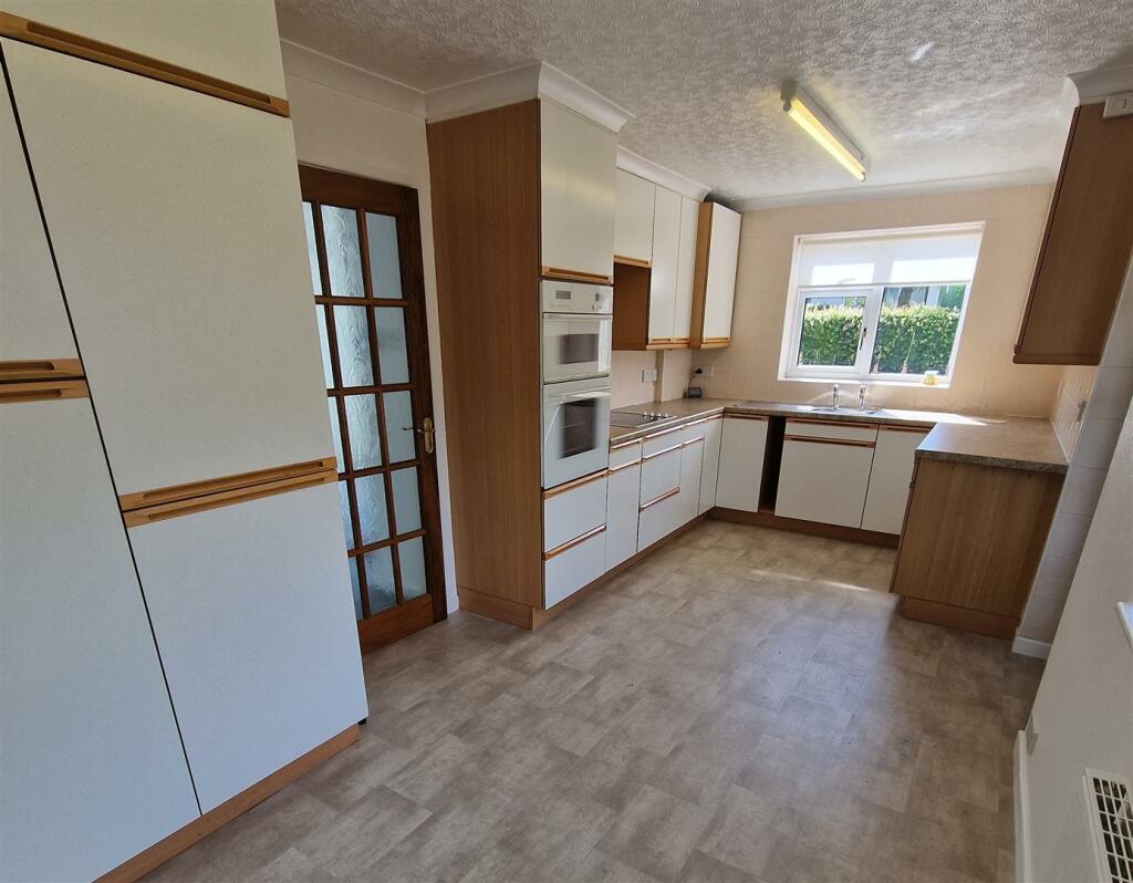 Kitchen .jpg
