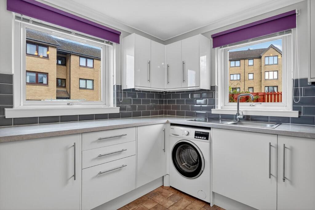 2 woodbank gardens, largs _07.jpg