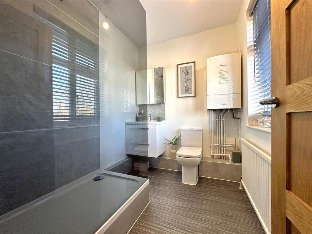 Stunning En-Suite Shower Room 543