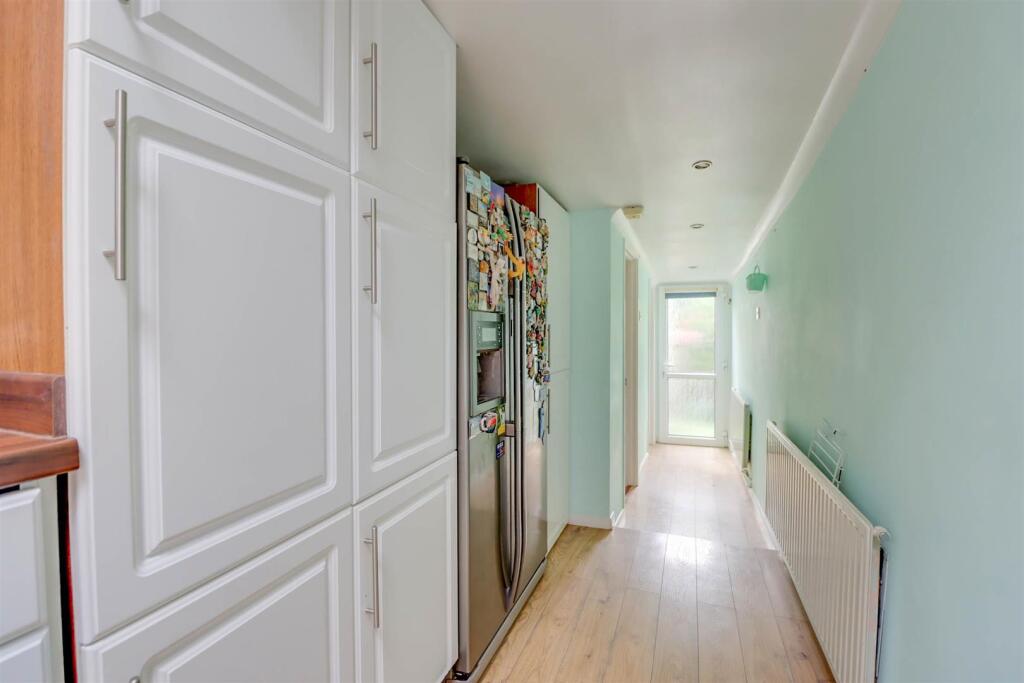 17 WAVERLEY CRESCENT-5.jpg