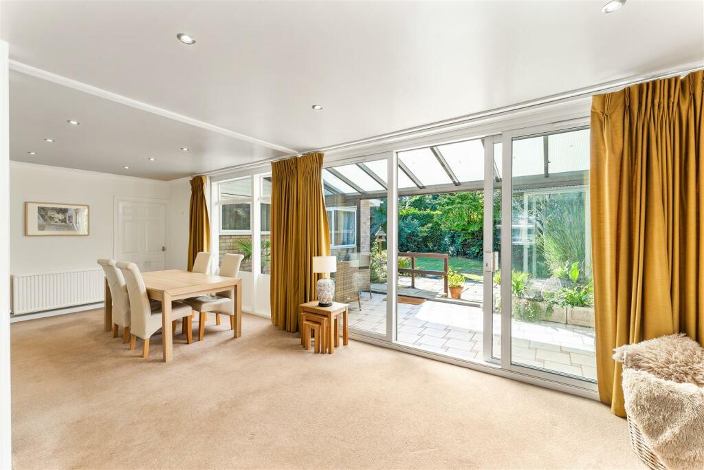 Open Plan Lounge / Dining Room