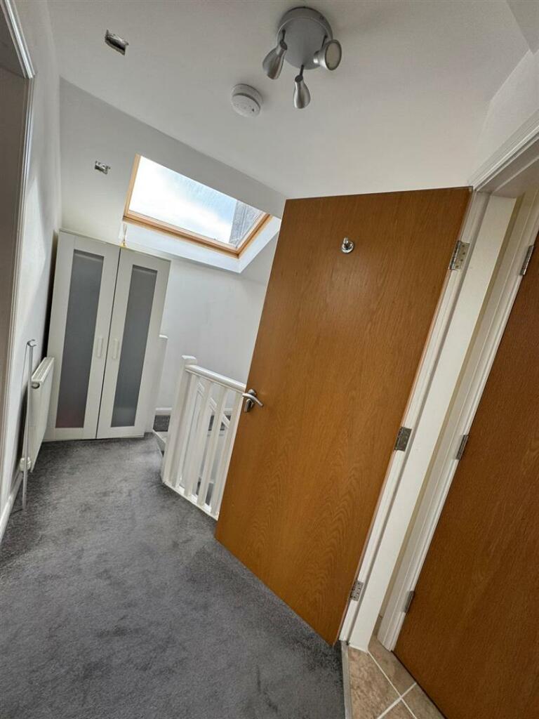 hallway upstairs.jpg