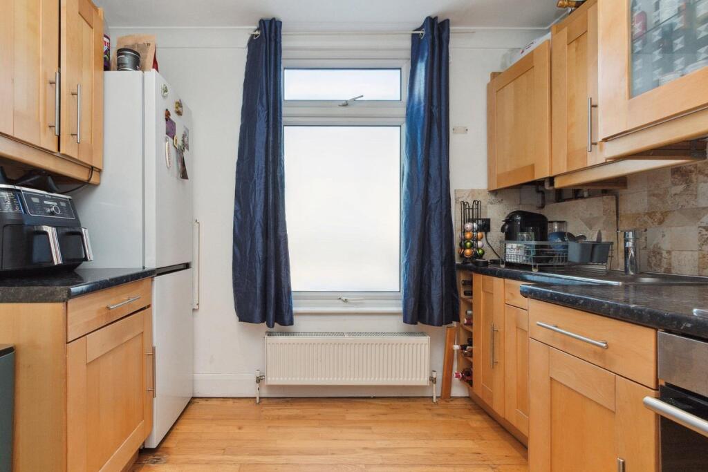108b Palmerston Road, Wimbledon kitchen 2.jpg