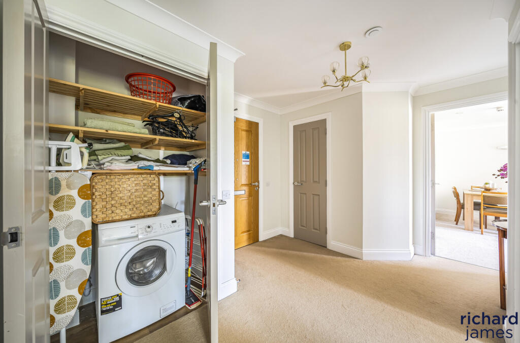 42b4e8f9-d779-4c9...