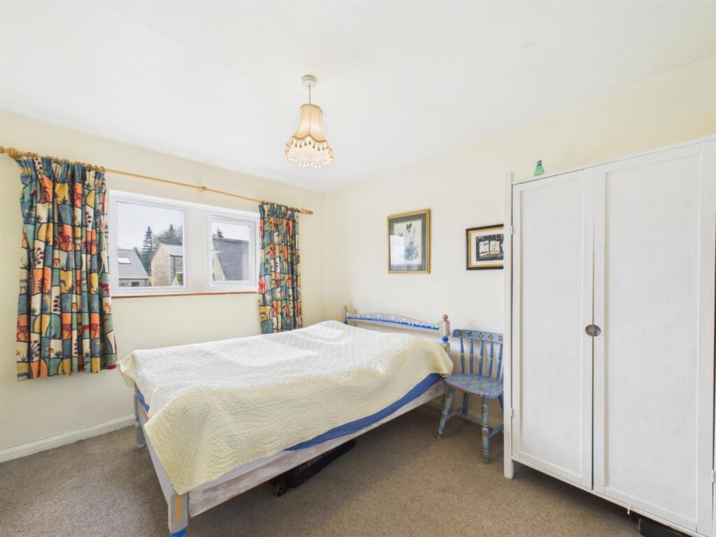 bed 2.jpg