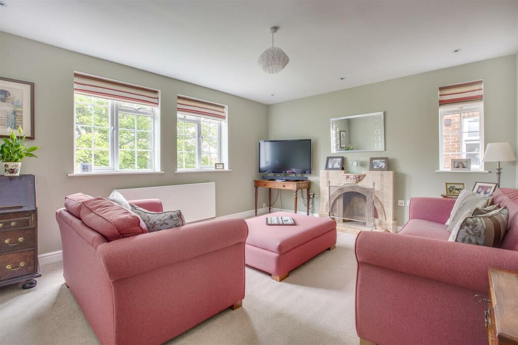 33 Hampden Road, HP13 6SZ-9.jpg