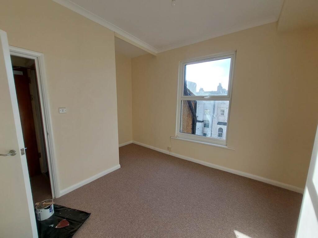 Main bedroom (rear)