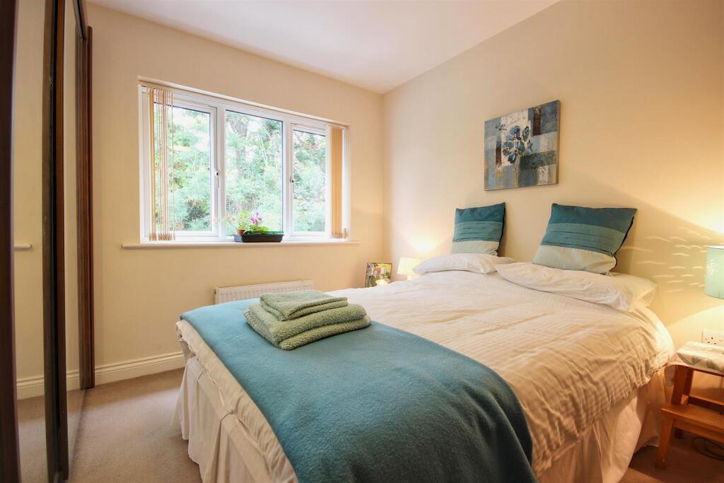 BEDROOM 3 (REAR)